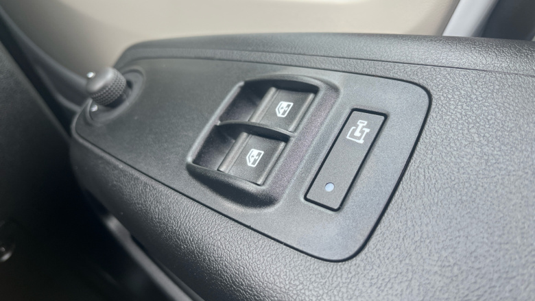 Peugeot Boxer 3500 Heavy L4 Diesel 2.2 BlueHDi 140 H2 Van Professional